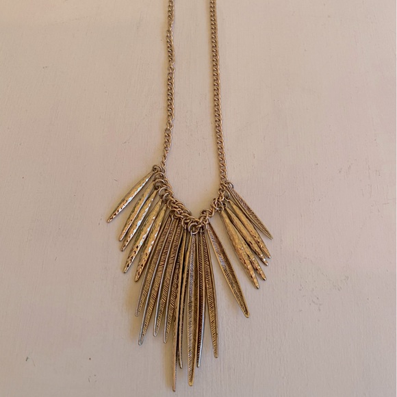 Boho Hold Feather 🪶Native-American Vibe Necklace For versatile Dressy to Casual - Picture 2 of 7